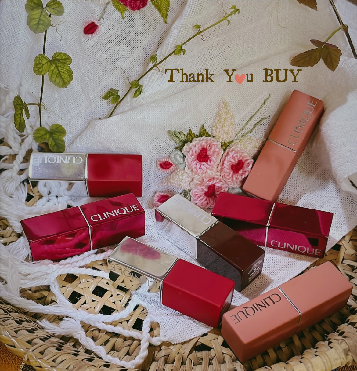 Clinique 03 𝐫𝐞𝐝-𝐲 𝐭𝐨 𝐩𝐚𝐫𝐭𝐲 𝐥𝐢𝐩𝐬𝐭𝐢𝐜𝐤