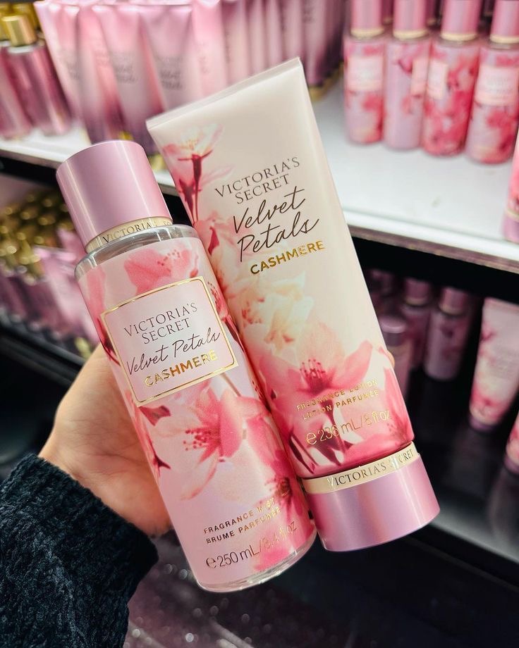 VS Velvet Petals Cashmere Body Mist